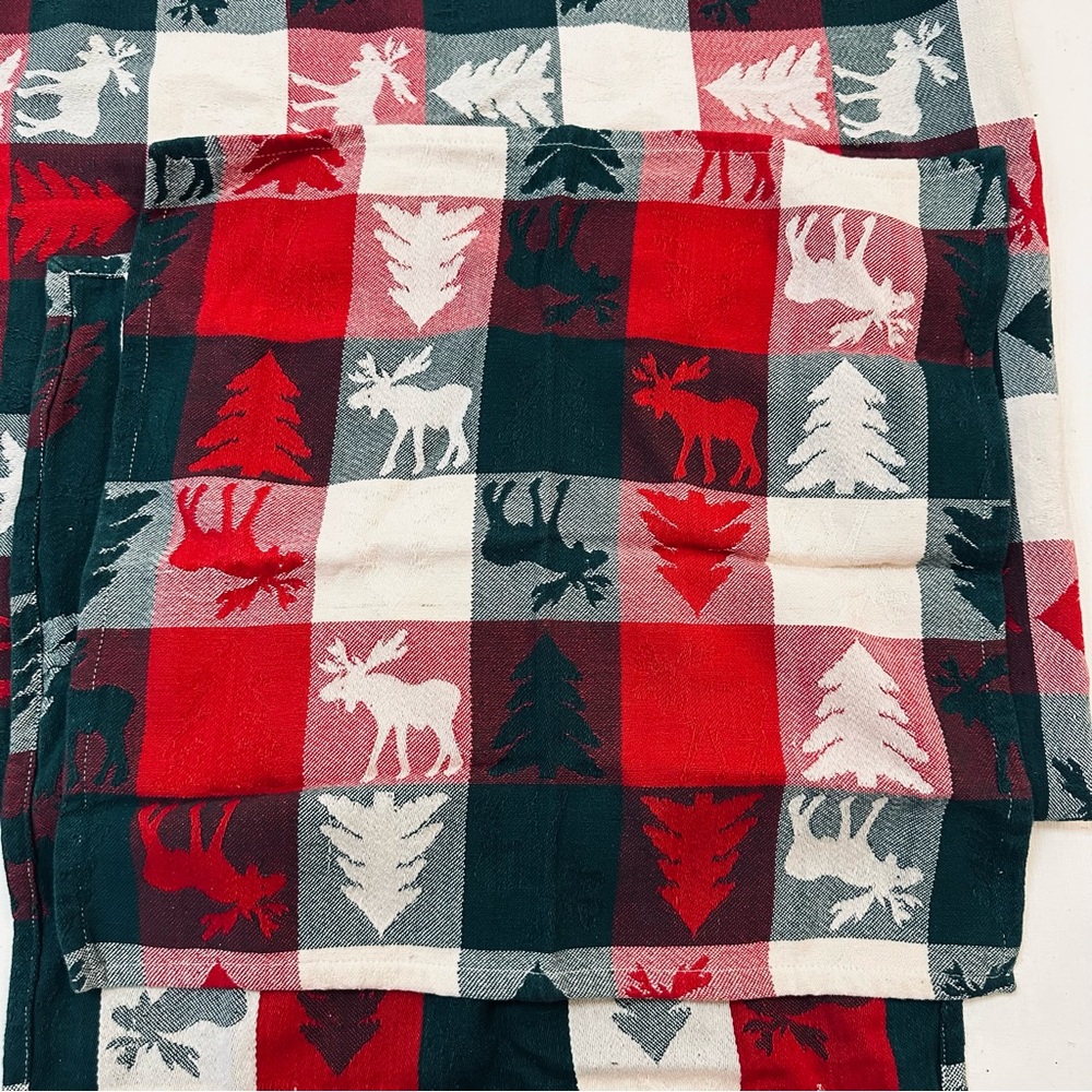 Park Imports Christmas Table Runner Red 5 pc